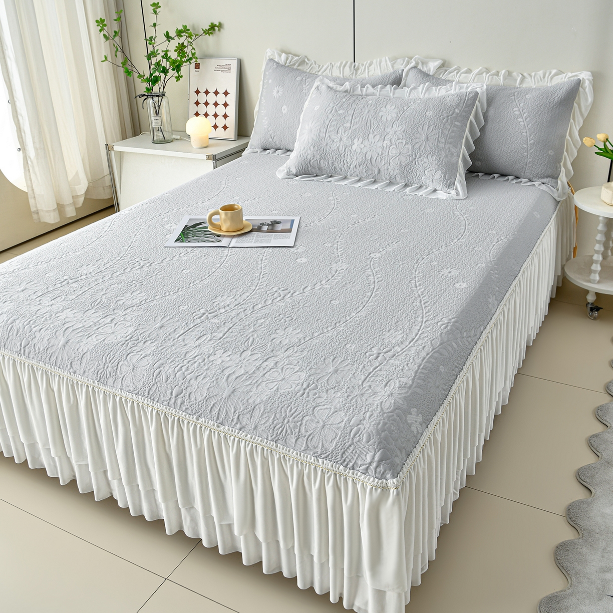 91家纺网 家纺一手货源 找家纺 民新家纺 2026新款3D立体冰豆豆凉席席子床裙三件套 花香怡人-灰