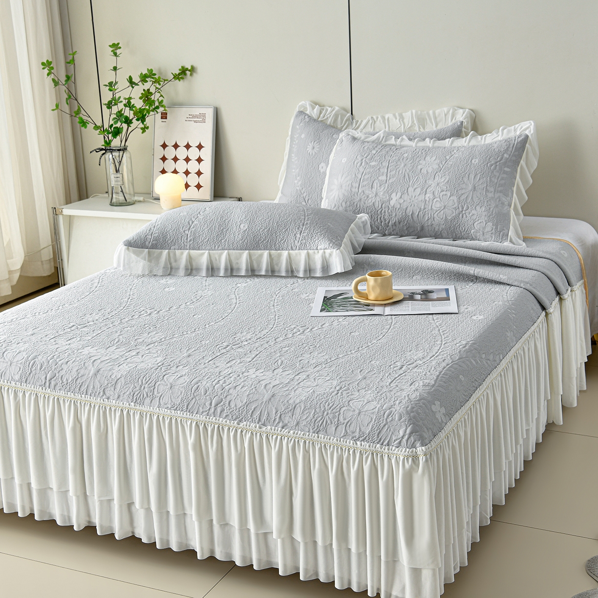 91家纺网 家纺一手货源 找家纺 民新家纺 2026新款3D立体冰豆豆凉席席子床裙三件套 花香怡人-灰