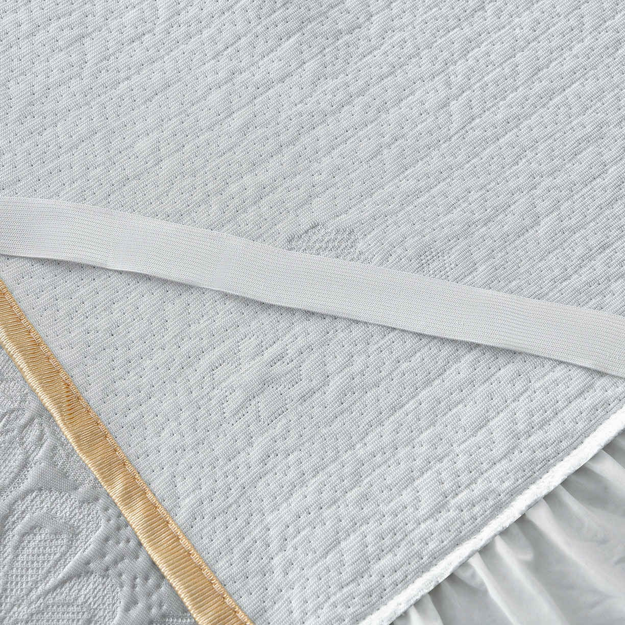 91家纺网 家纺一手货源 找家纺 民新家纺 2026新款3D立体冰豆豆凉席席子床裙三件套 花香怡人-灰