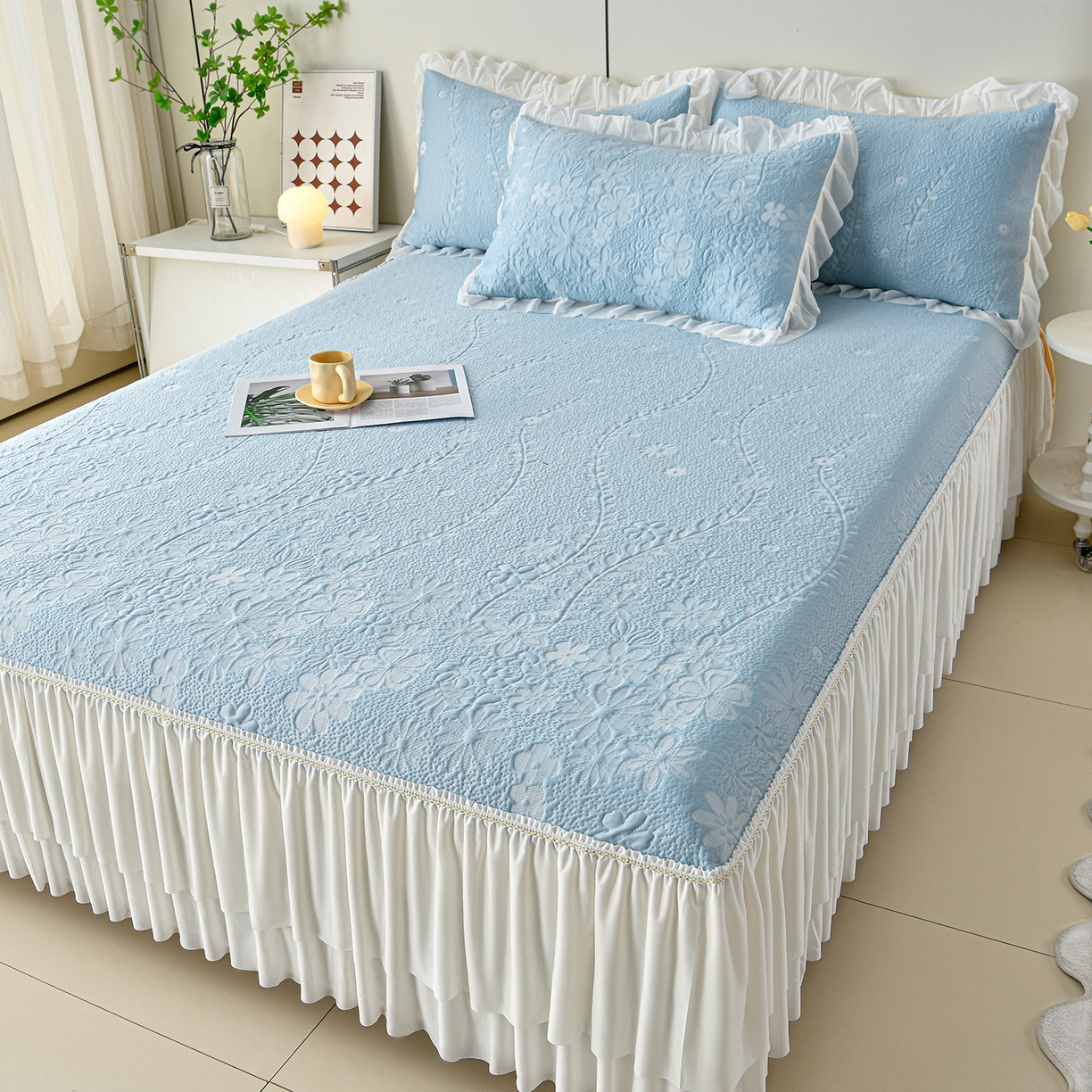 91家纺网 家纺一手货源 找家纺 民新家纺 2026新款3D立体冰豆豆凉席席子床裙三件套 花香怡人-蓝