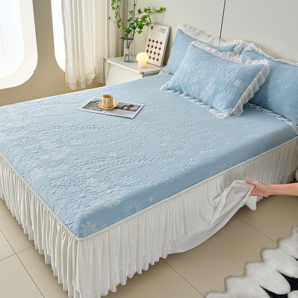 91家纺网 家纺一手货源 找家纺 民新家纺 2026新款3D立体冰豆豆凉席席子床裙三件套 花香怡人-蓝