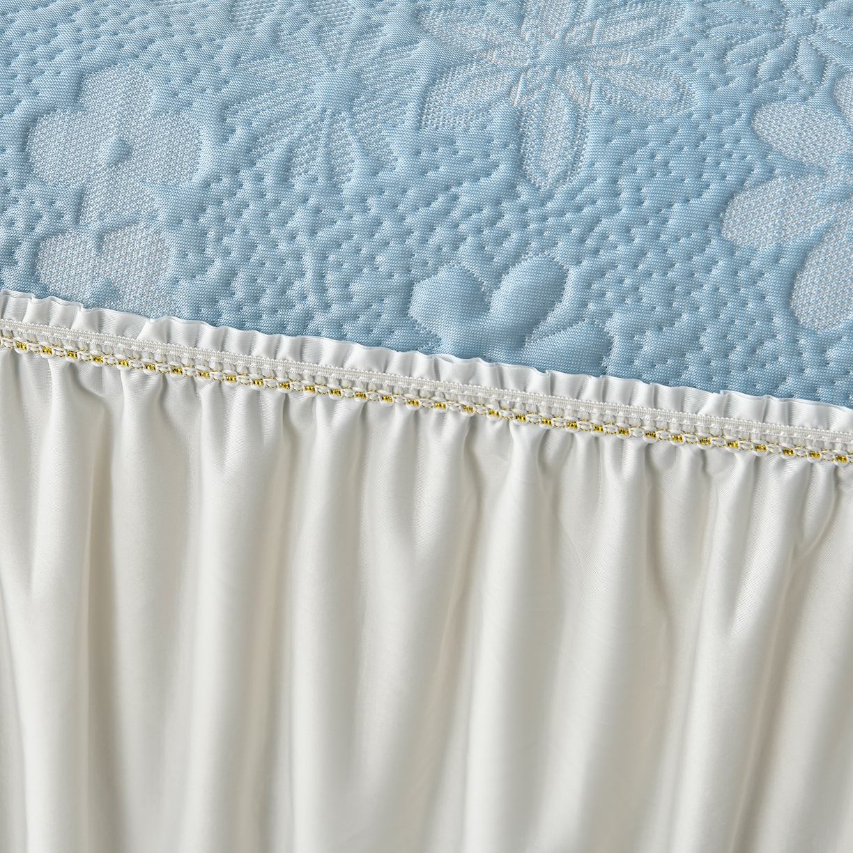 91家纺网 家纺一手货源 找家纺 民新家纺 2026新款3D立体冰豆豆凉席席子床裙三件套 花香怡人-蓝