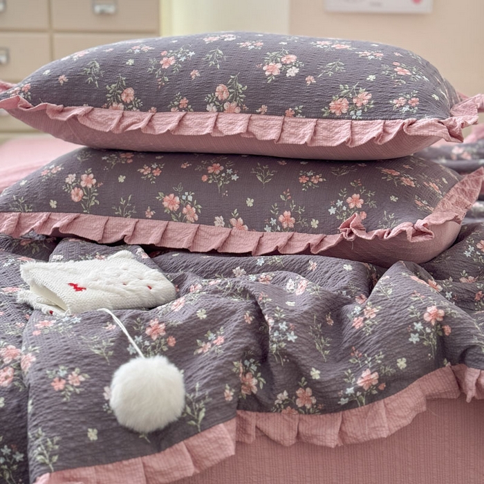 91家纺网 家纺一手货源 找家纺 迪梦姿家纺 2026新款泡芙纱花边款夏被四件套-款式二 花漾樱花粉