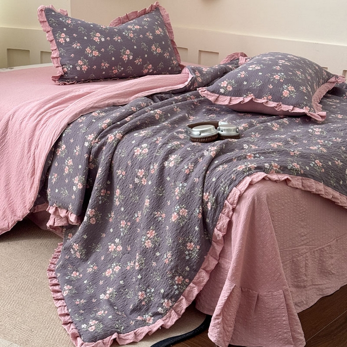 91家纺网 家纺一手货源 找家纺 迪梦姿家纺 2026新款泡芙纱花边款夏被四件套-款式二 花漾樱花粉