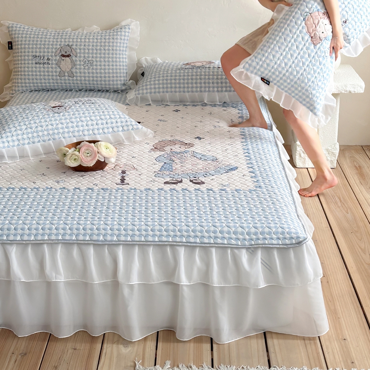 91家纺网 家纺一手货源 找家纺 RYB红黄兰 2026新款ins床裙款大版冰皮凉感水洗乳胶加厚6mm凉席席子三件套 海盐玛奇