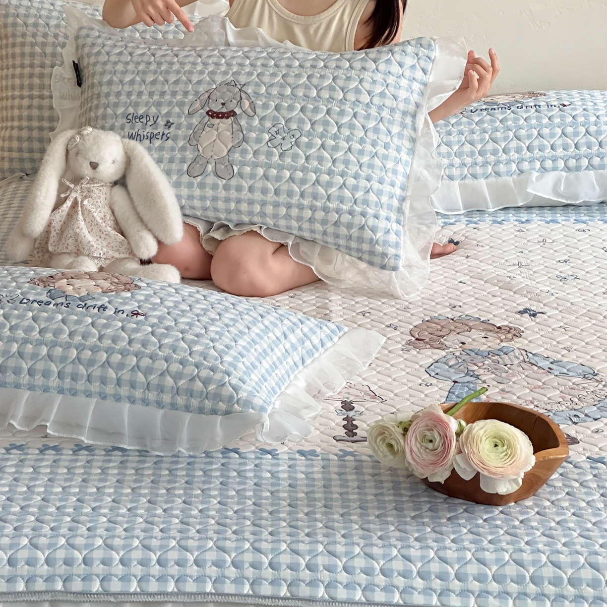 91家纺网 家纺一手货源 找家纺 RYB红黄兰 2026新款ins床裙款大版冰皮凉感水洗乳胶加厚6mm凉席席子三件套 海盐玛奇