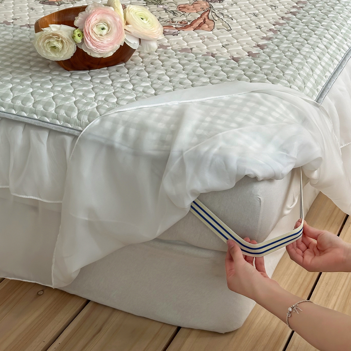 91家纺网 家纺一手货源 找家纺 RYB红黄兰 2026新款ins床裙款大版冰皮凉感水洗乳胶加厚6mm凉席席子三件套 浅草月野