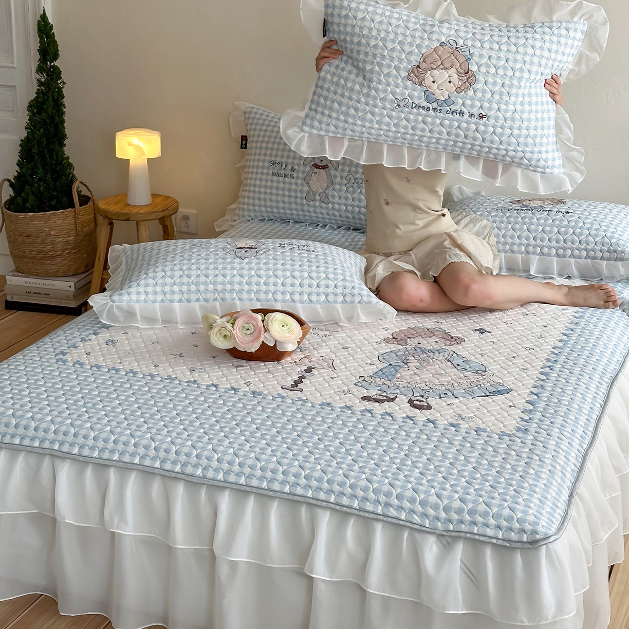 91家纺网 家纺一手货源 找家纺 RYB红黄兰 2026新款ins床裙款大版冰皮凉感水洗乳胶加厚6mm凉席席子三件套 海盐玛奇