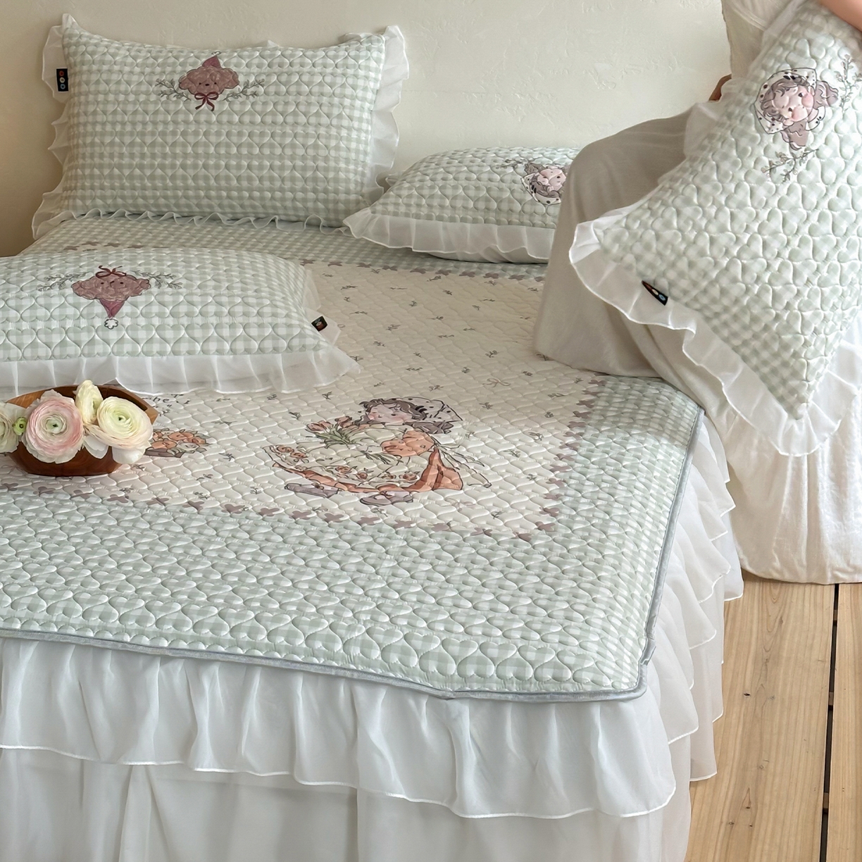 91家纺网 家纺一手货源 找家纺 RYB红黄兰 2026新款ins床裙款大版冰皮凉感水洗乳胶加厚6mm凉席席子三件套 浅草月野