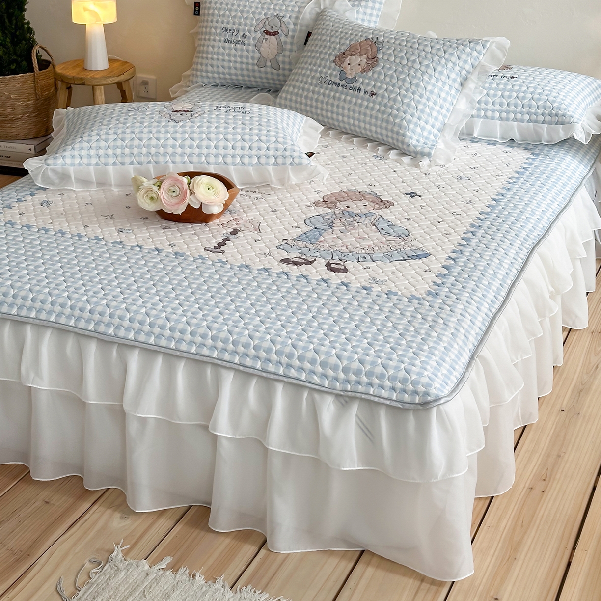 91家纺网 家纺一手货源 找家纺 RYB红黄兰 2026新款ins床裙款大版冰皮凉感水洗乳胶加厚6mm凉席席子三件套 海盐玛奇