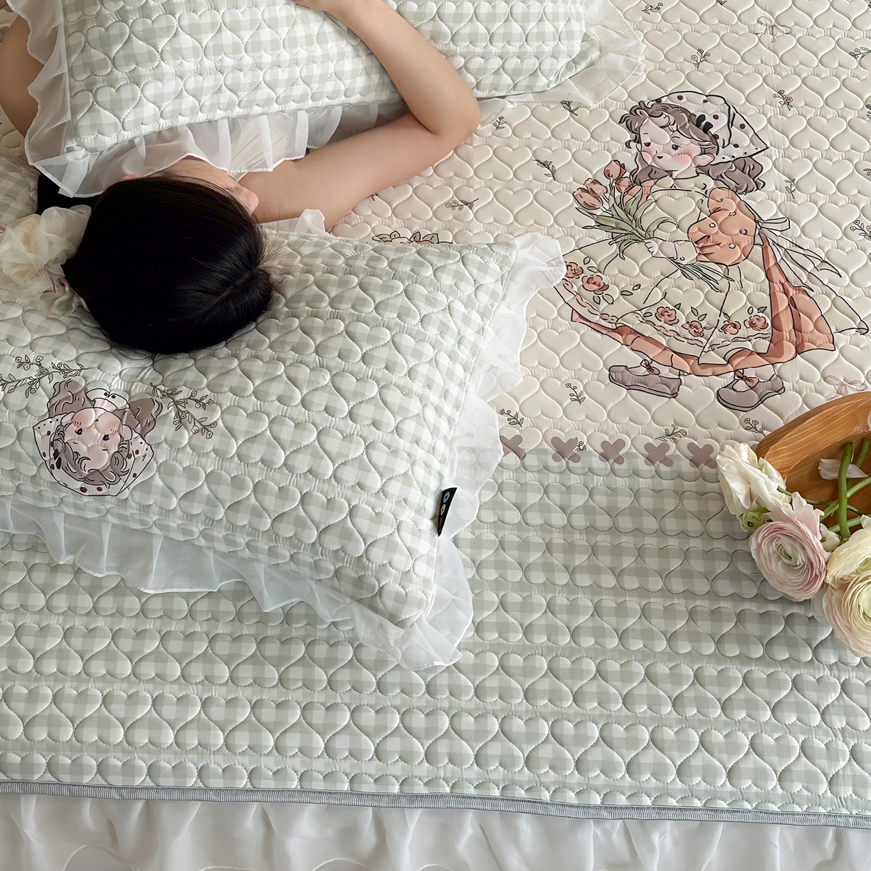 91家纺网 家纺一手货源 找家纺 RYB红黄兰 2026新款ins床裙款大版冰皮凉感水洗乳胶加厚6mm凉席席子三件套 浅草月野