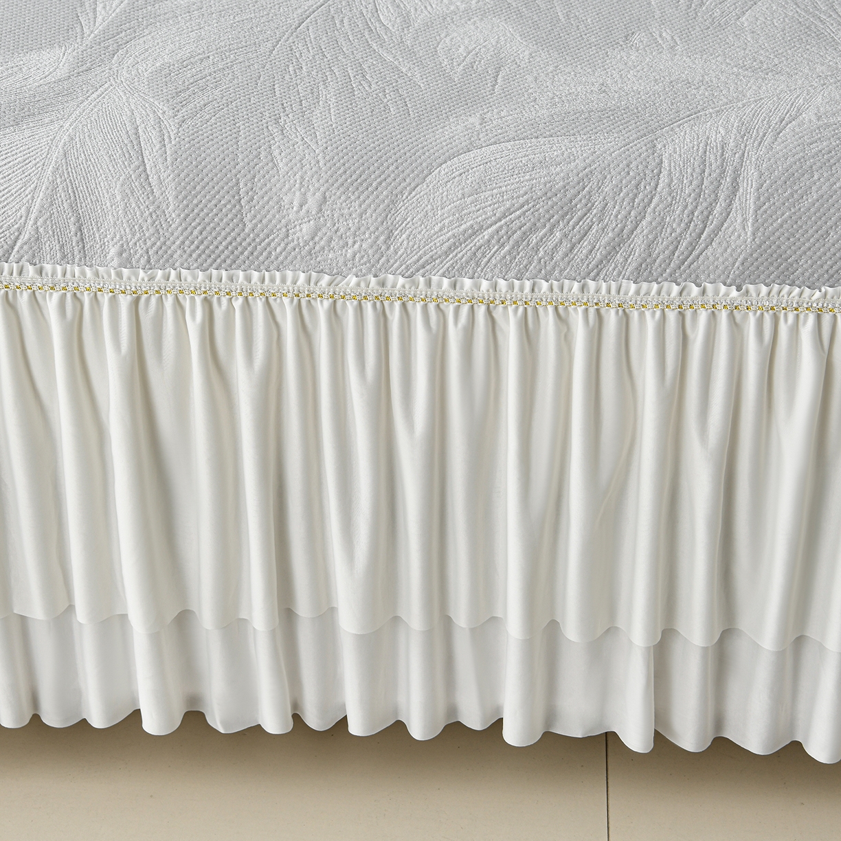 91家纺网 家纺一手货源 找家纺 民新家纺 2026新款3D立体冰豆豆凉席席子床裙三件套 微风轻羽-灰