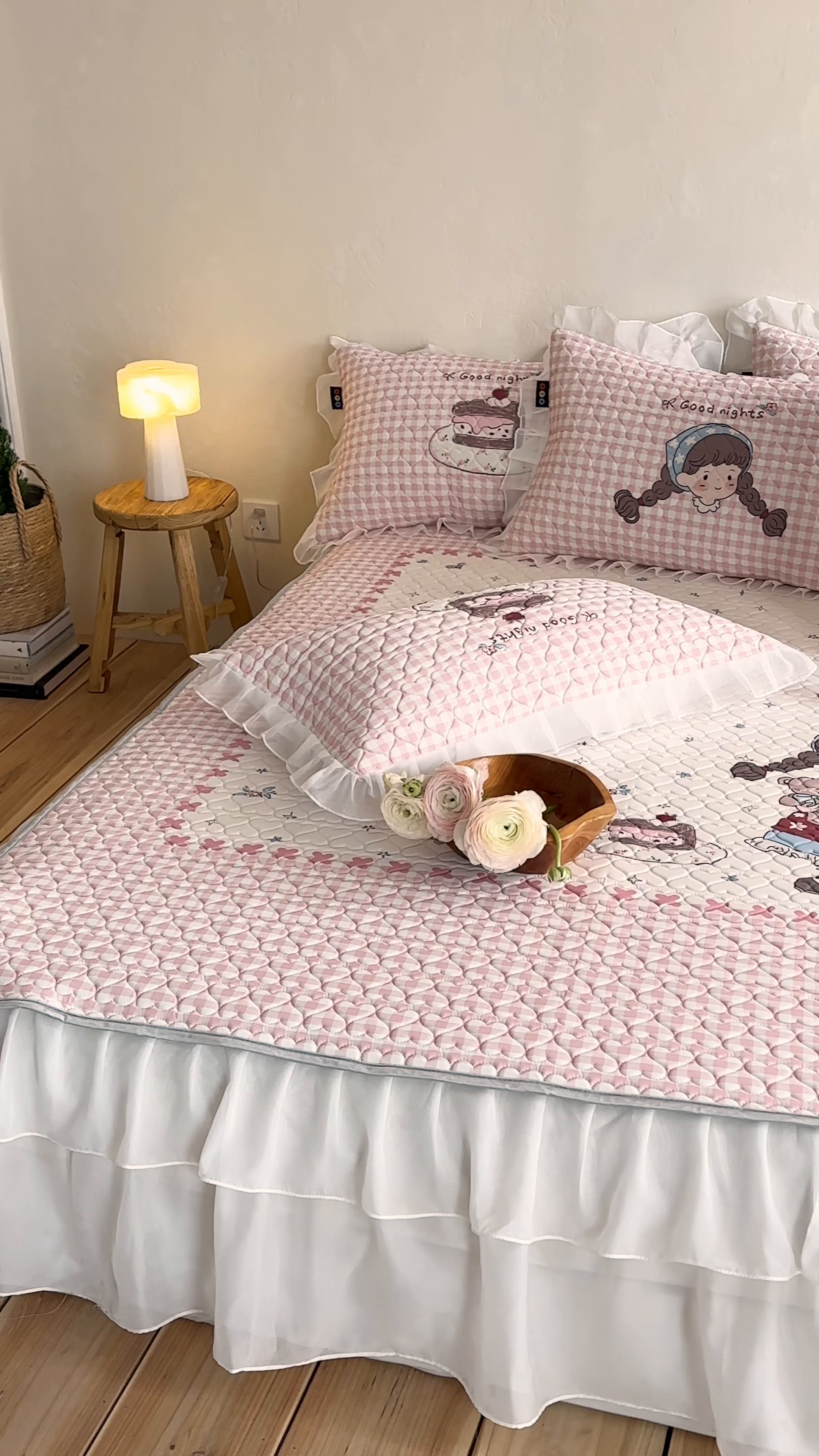 91家纺网 家纺一手货源 找家纺 RYB红黄兰 2026新款ins床裙款大版冰皮凉感水洗乳胶加厚6mm凉席席子三件套 粉粉蛋糕