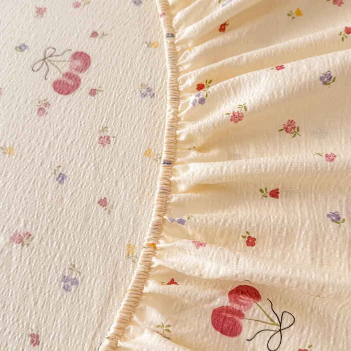 91家纺网 家纺一手货源 找家纺 丝芙妮家居 2026春夏新款皱皱棉双层纱泡芙棉床笠 床笠单件 樱桃