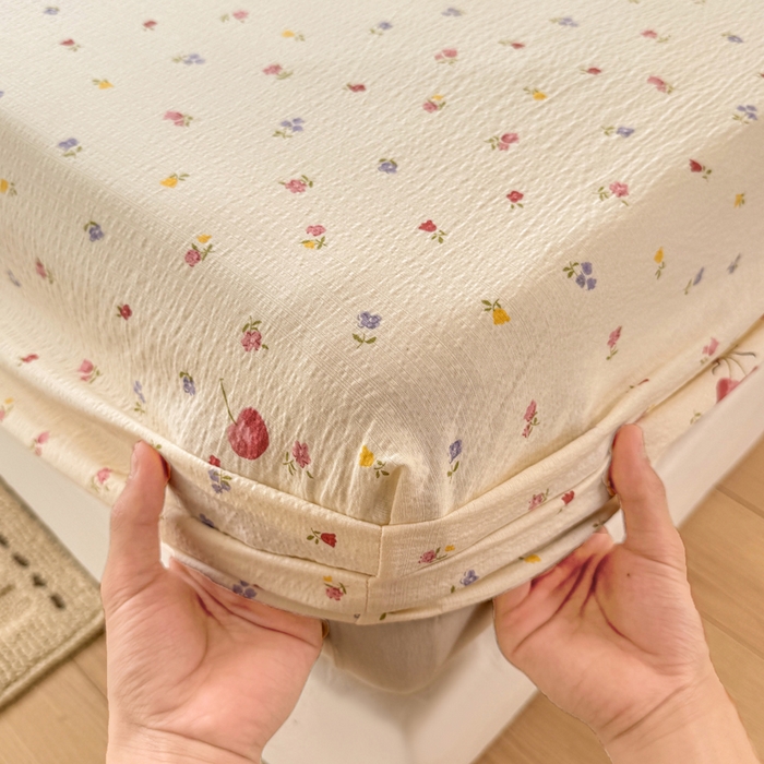 91家纺网 家纺一手货源 找家纺 丝芙妮家居 2026春夏新款皱皱棉双层纱泡芙棉床笠 床笠单件 樱桃