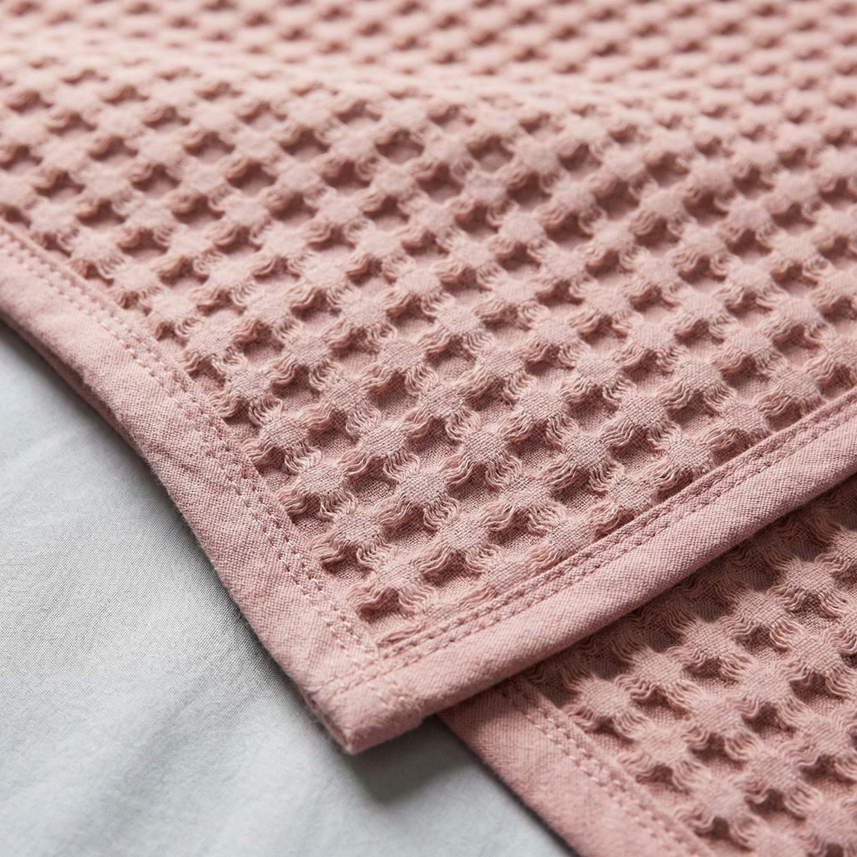 91家纺网 家纺一手货源 找家纺 七七家纺 2026新款全棉纯棉华夫格毛毯夏被毯子 樱雪粉