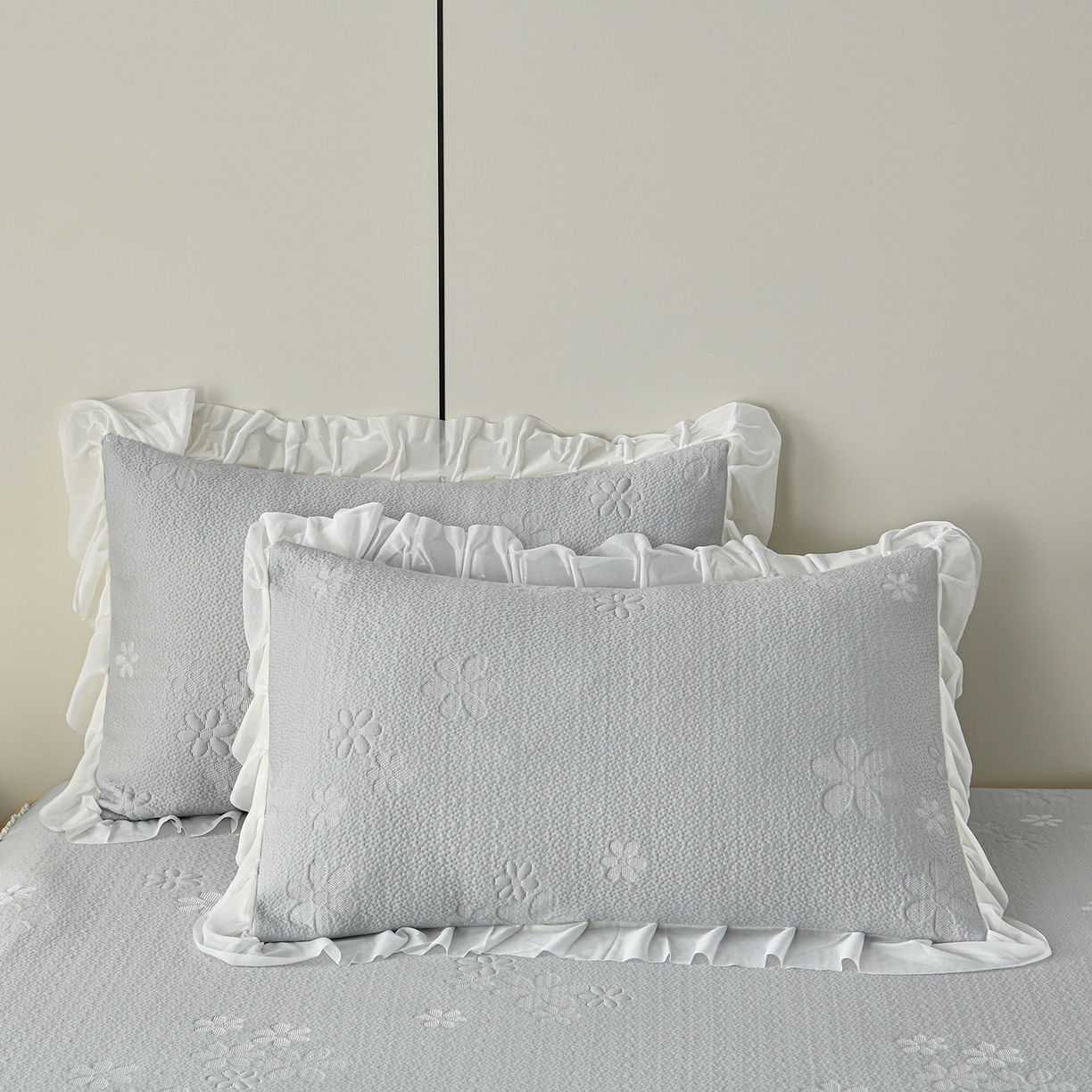 91家纺网 家纺一手货源 找家纺 民新家纺 2026新款3D立体冰豆豆凉席席子床裙三件套 香漫-灰