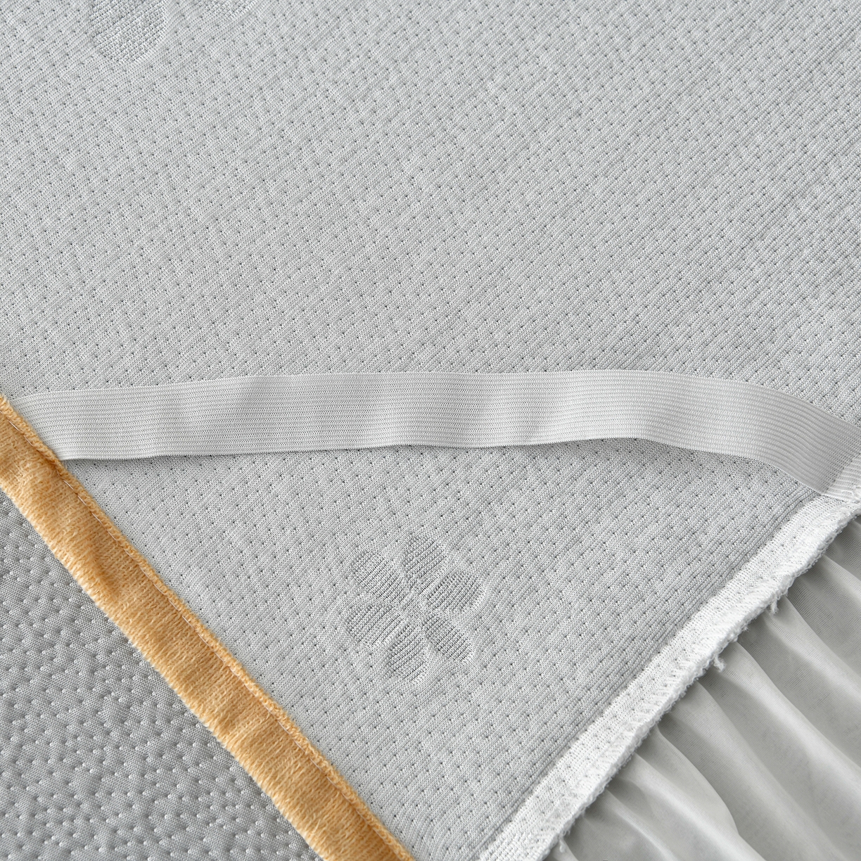 91家纺网 家纺一手货源 找家纺 民新家纺 2026新款3D立体冰豆豆凉席席子床裙三件套 香漫-灰