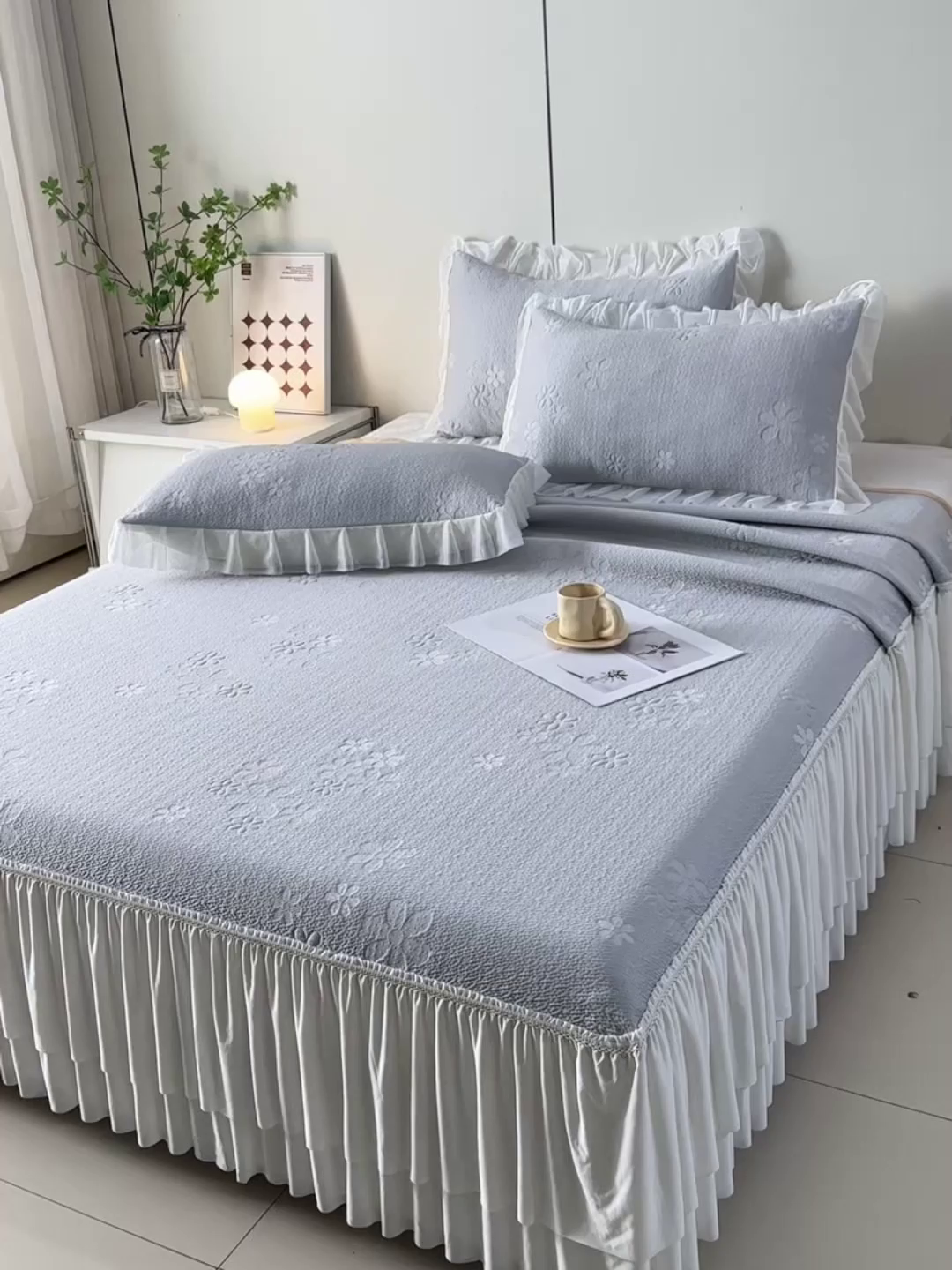 91家纺网 家纺一手货源 找家纺 民新家纺 2026新款3D立体冰豆豆凉席席子床裙三件套 香漫-灰