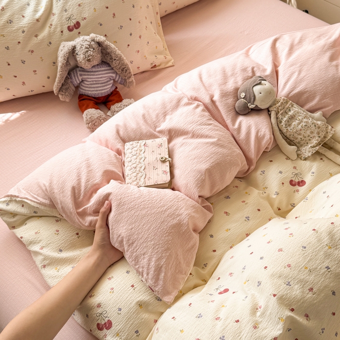 91家纺网 家纺一手货源 找家纺 丝芙妮家居 2026春夏新款皱皱棉双层纱泡芙棉四件套 樱桃