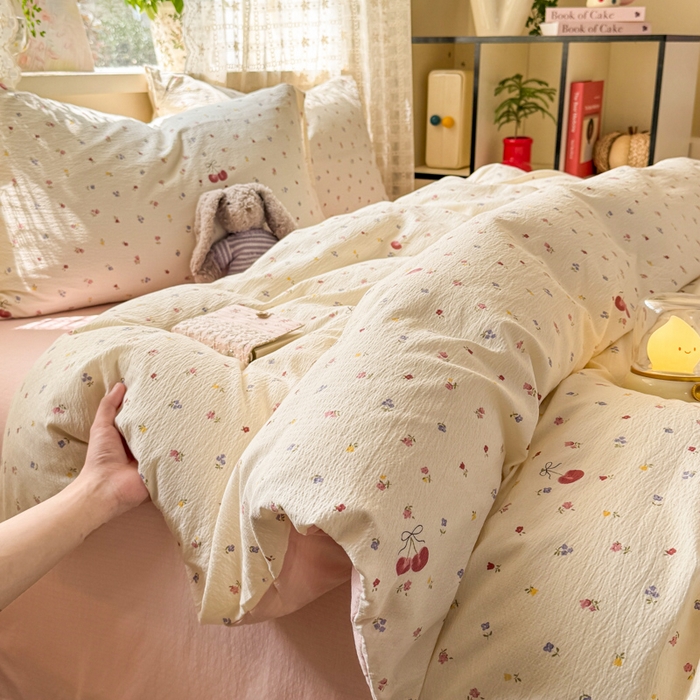 91家纺网 家纺一手货源 找家纺 丝芙妮家居 2026春夏新款皱皱棉双层纱泡芙棉四件套 樱桃