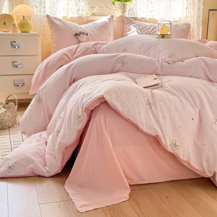 91家纺网 家纺一手货源 找家纺 丝芙妮家居 2026春夏新款皱皱棉双层纱泡芙棉四件套 云蝶-粉