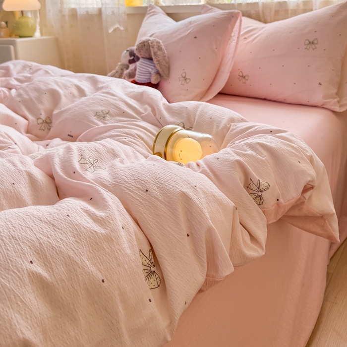 91家纺网 家纺一手货源 找家纺 丝芙妮家居 2026春夏新款皱皱棉双层纱泡芙棉四件套 云蝶-粉