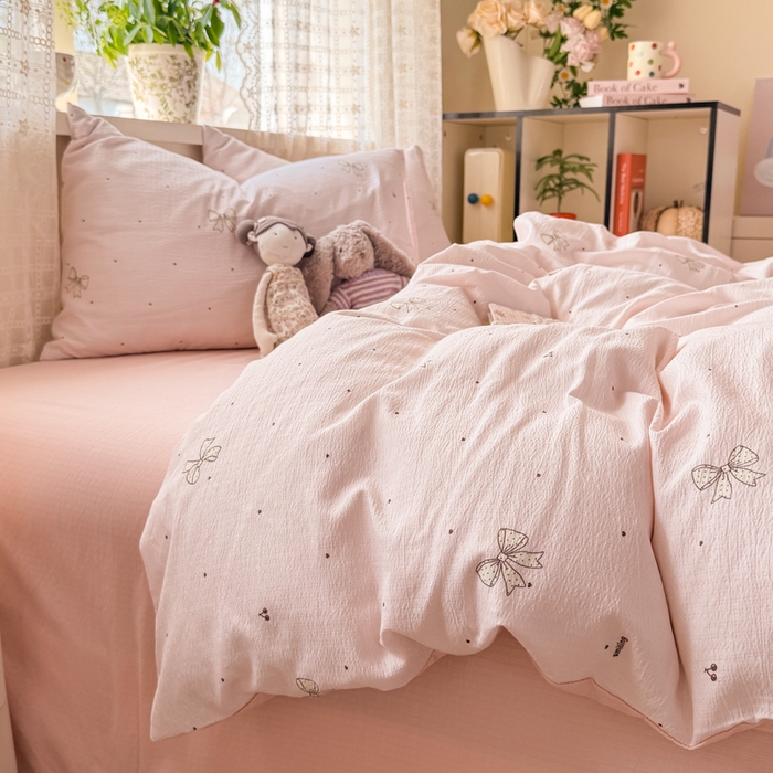 91家纺网 家纺一手货源 找家纺 丝芙妮家居 2026春夏新款皱皱棉双层纱泡芙棉四件套 云蝶-粉