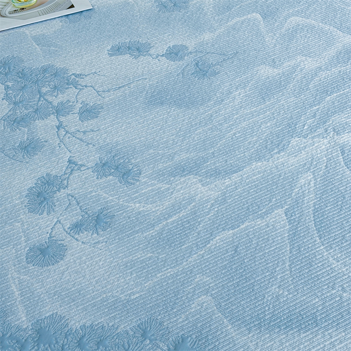 91家纺网 家纺一手货源 找家纺 慕木家纺 2026新款A类乙纶双面提花560克冰豆豆花边床盖款床裙迎客松系列（提供买家秀） 迎客松-蓝