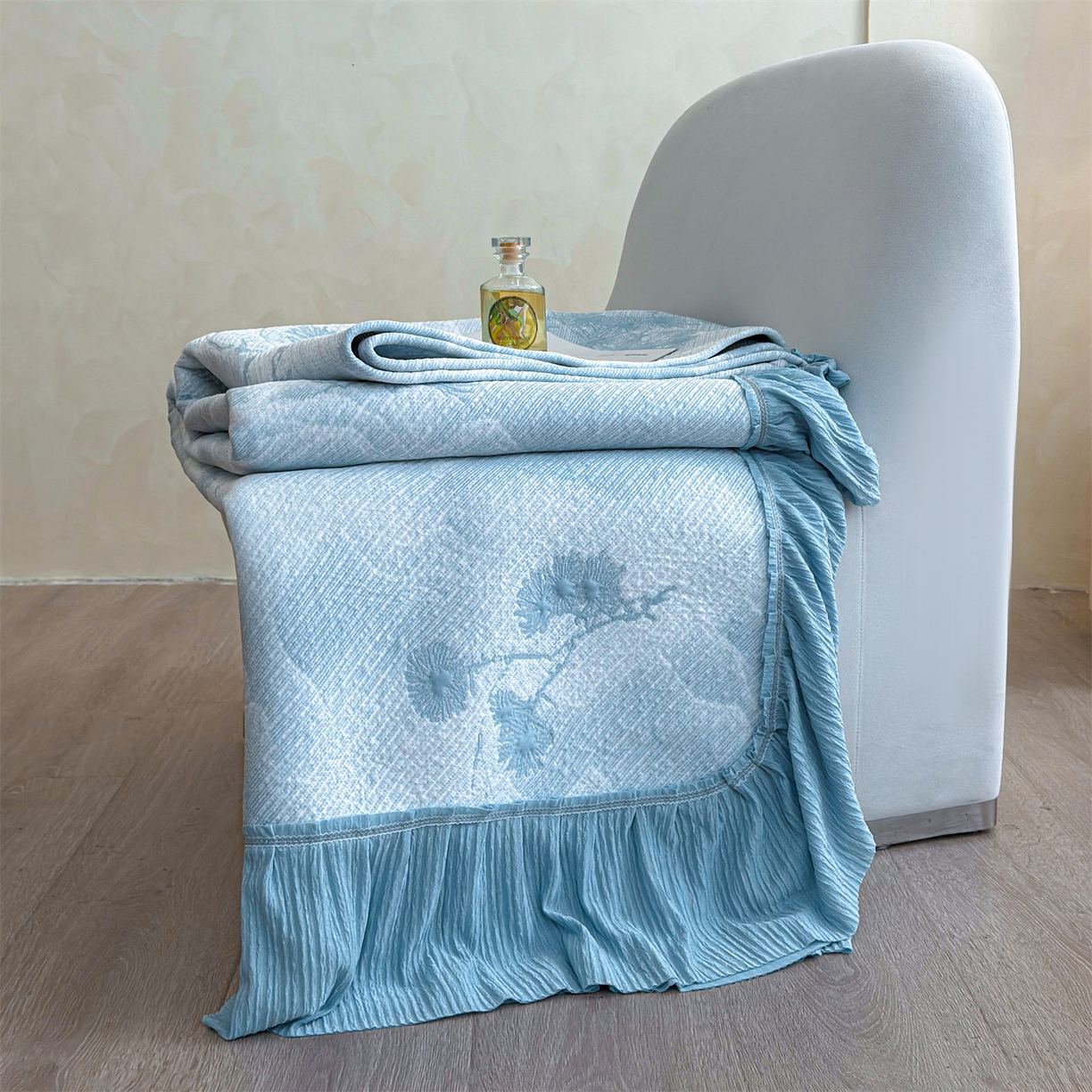 91家纺网 家纺一手货源 找家纺 （总）慕木家纺 2026新款A类乙纶双面提花560克冰豆豆花边床盖款床裙迎客松系列（提供买家秀）