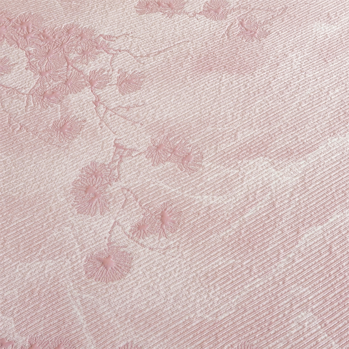 91家纺网 家纺一手货源 找家纺 慕木家纺 2026新款A类乙纶双面提花560克冰豆豆花边床盖款床裙迎客松系列（提供买家秀） 迎客松-粉