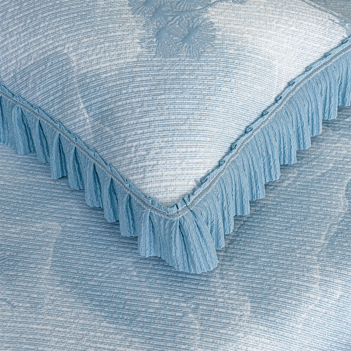 91家纺网 家纺一手货源 找家纺 （总）慕木家纺 2026新款A类乙纶双面提花560克冰豆豆花边床盖款床裙迎客松系列（提供买家秀）