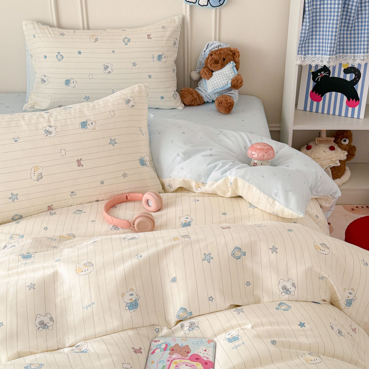 91家纺网 家纺一手货源 找家纺 女子家纺 2026新款全棉纯棉12868卡通印花四件套 线条蓝猫咪