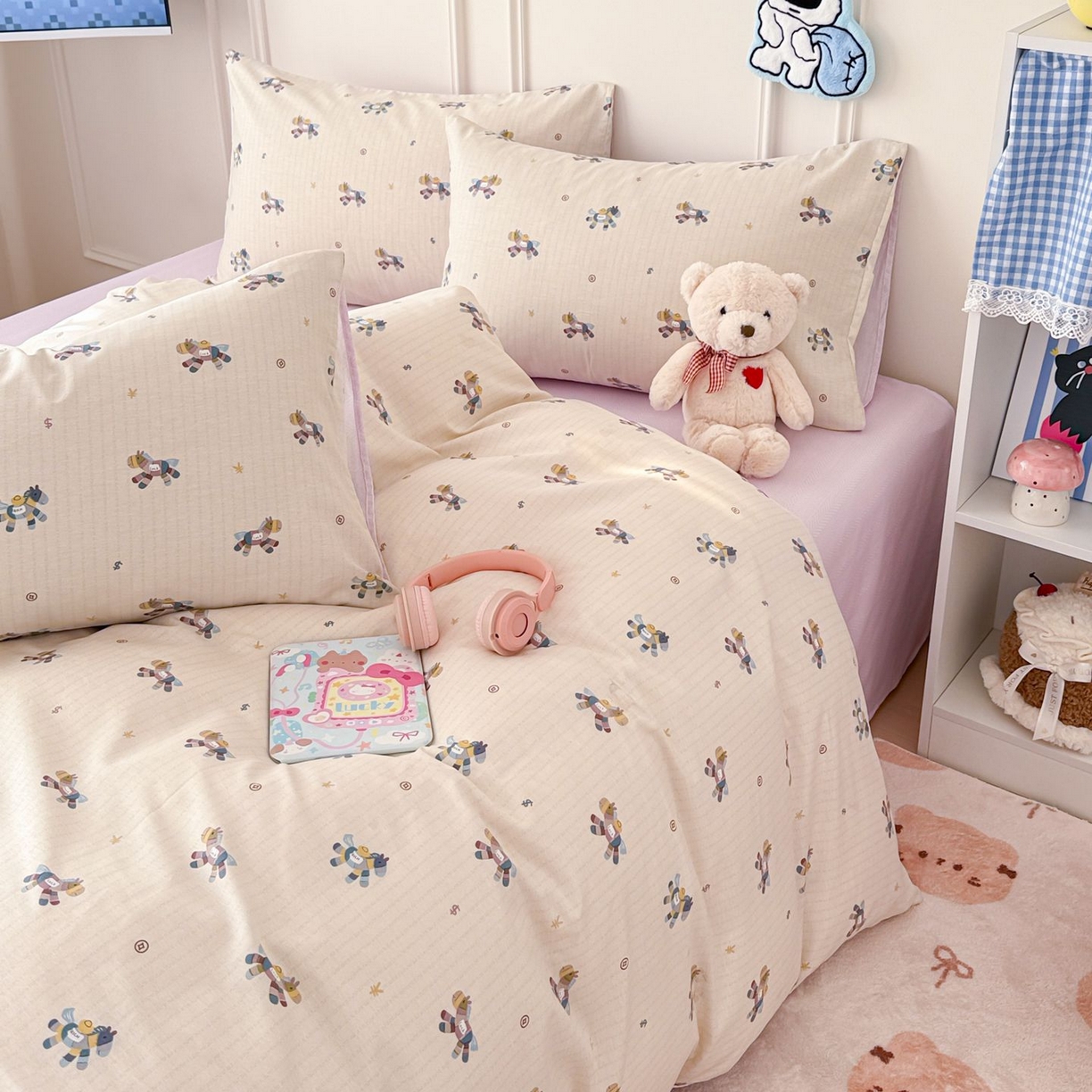 91家纺网 家纺一手货源 找家纺 女子家纺 2026新款全棉纯棉12868卡通印花四件套 线条木马