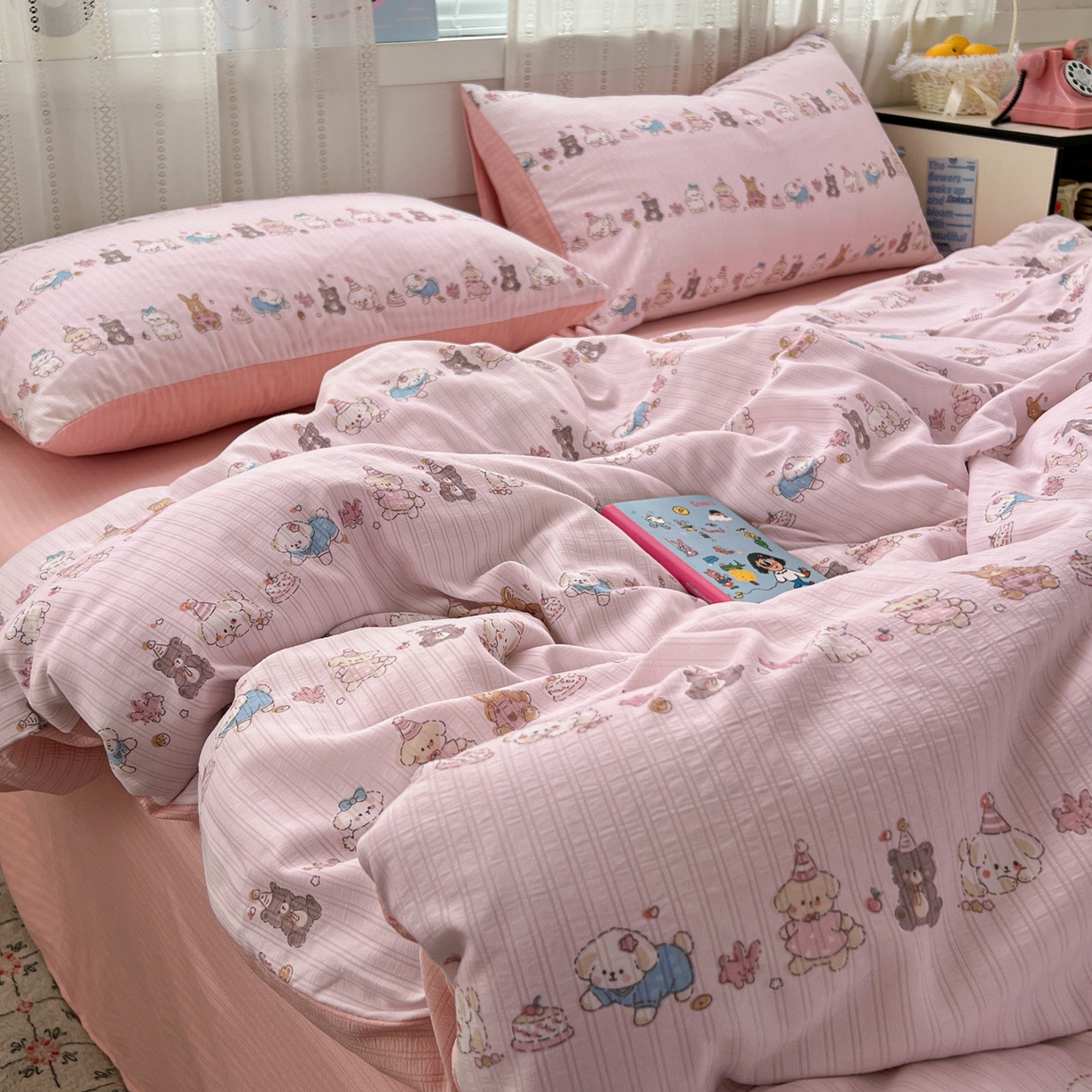 91家纺网 家纺一手货源 找家纺 王朝国际 2026新款A类彩竺棉印花四件套 萌宠乐园