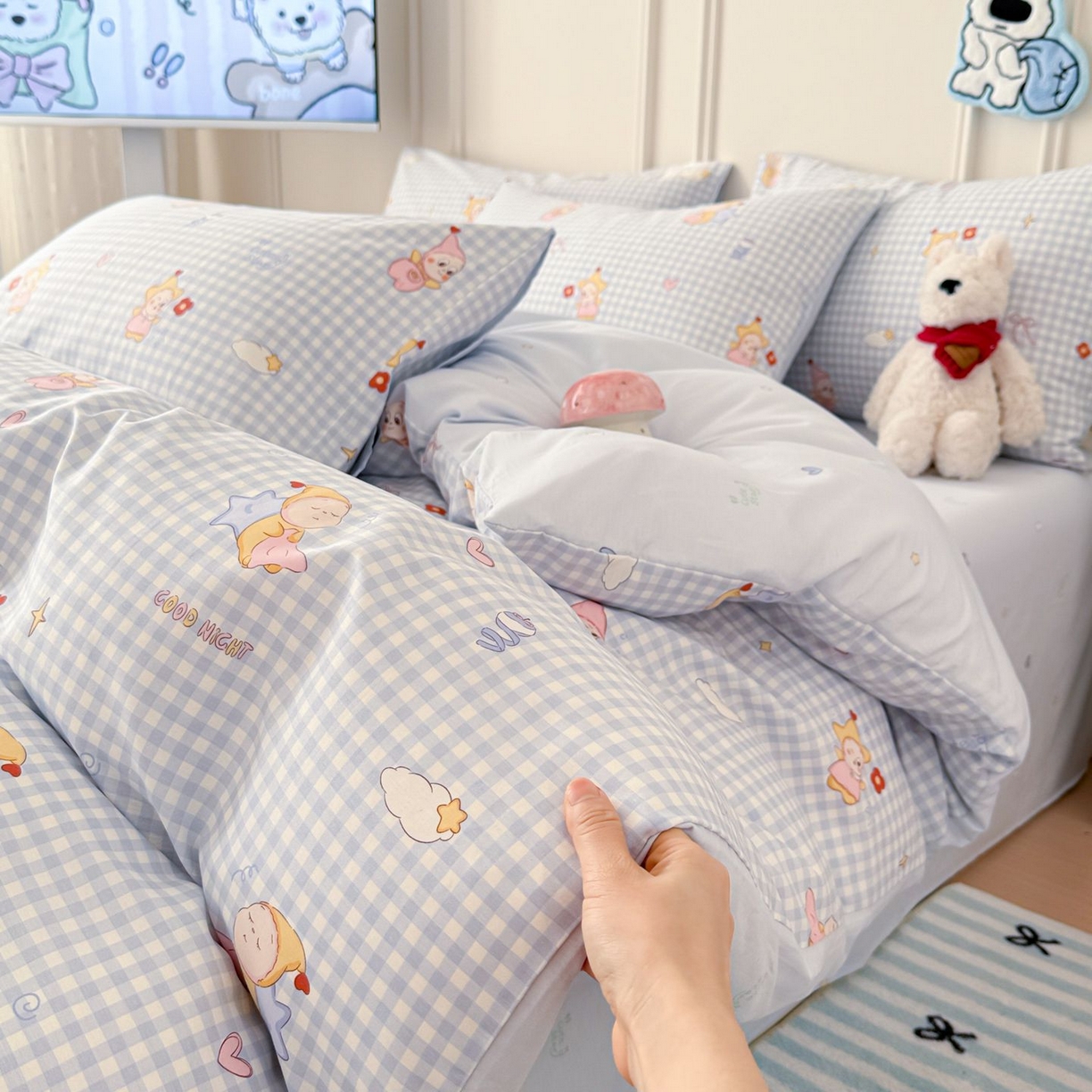 91家纺网 家纺一手货源 找家纺 女子家纺 2026新款全棉纯棉12868卡通印花四件套 蓝格甜崽