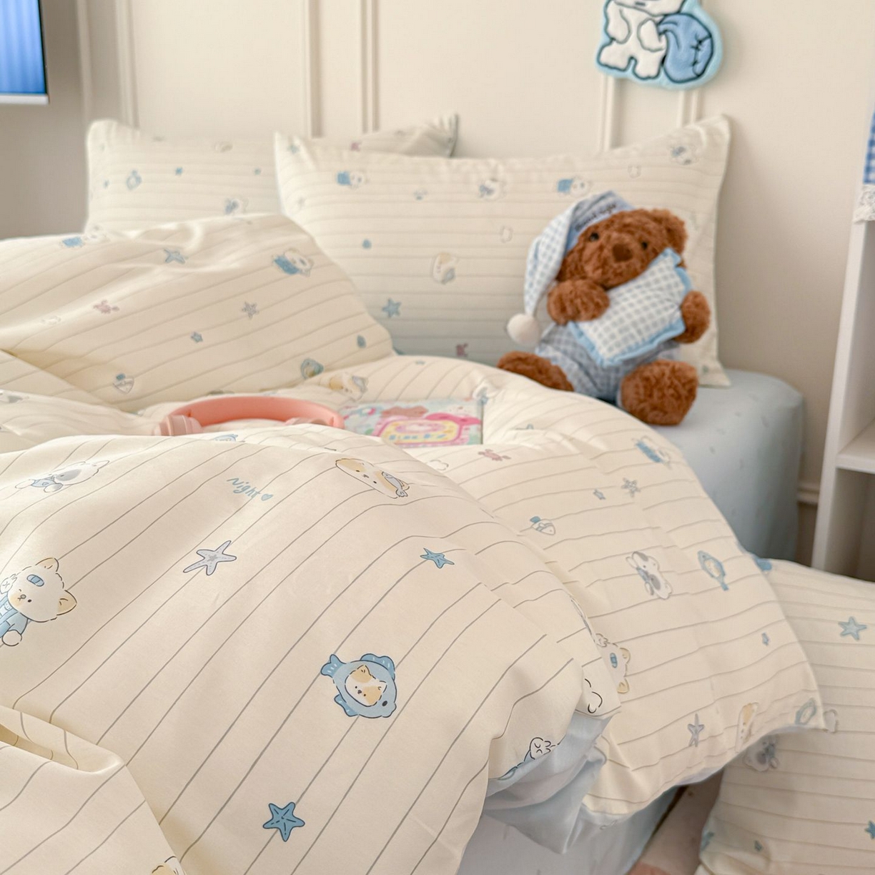 91家纺网 家纺一手货源 找家纺 女子家纺 2026新款全棉纯棉12868卡通印花四件套 线条蓝猫咪