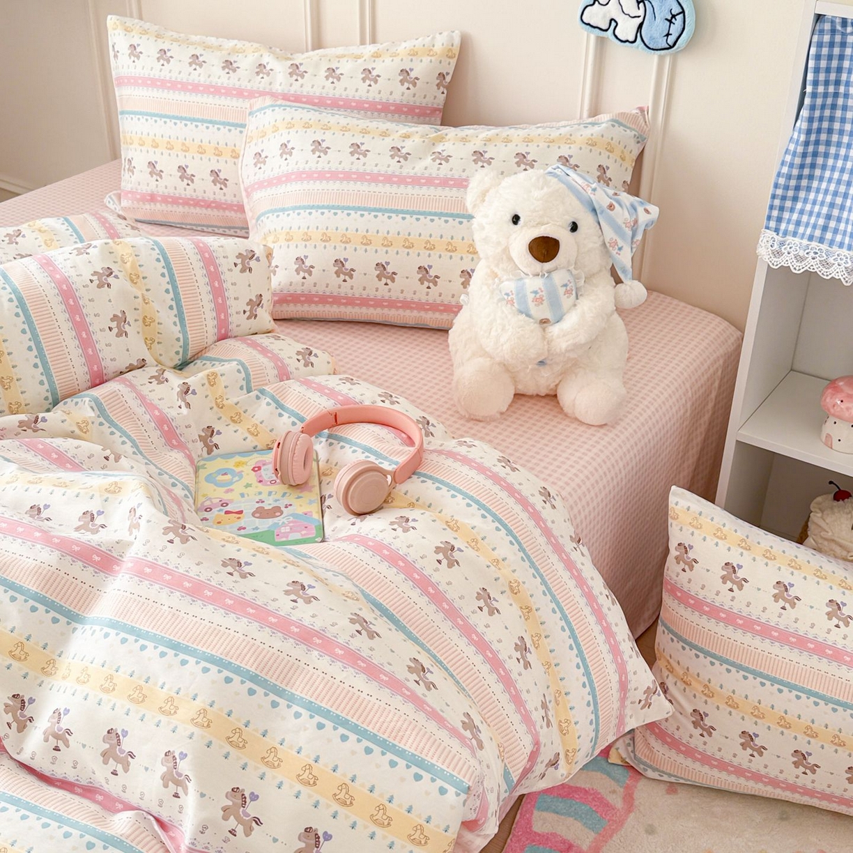 91家纺网 家纺一手货源 找家纺 女子家纺 2026新款全棉纯棉12868卡通印花四件套 彩条马仔