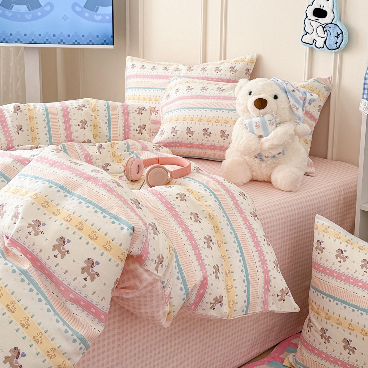 91家纺网 家纺一手货源 找家纺 女子家纺 2026新款全棉纯棉12868卡通印花四件套 彩条马仔