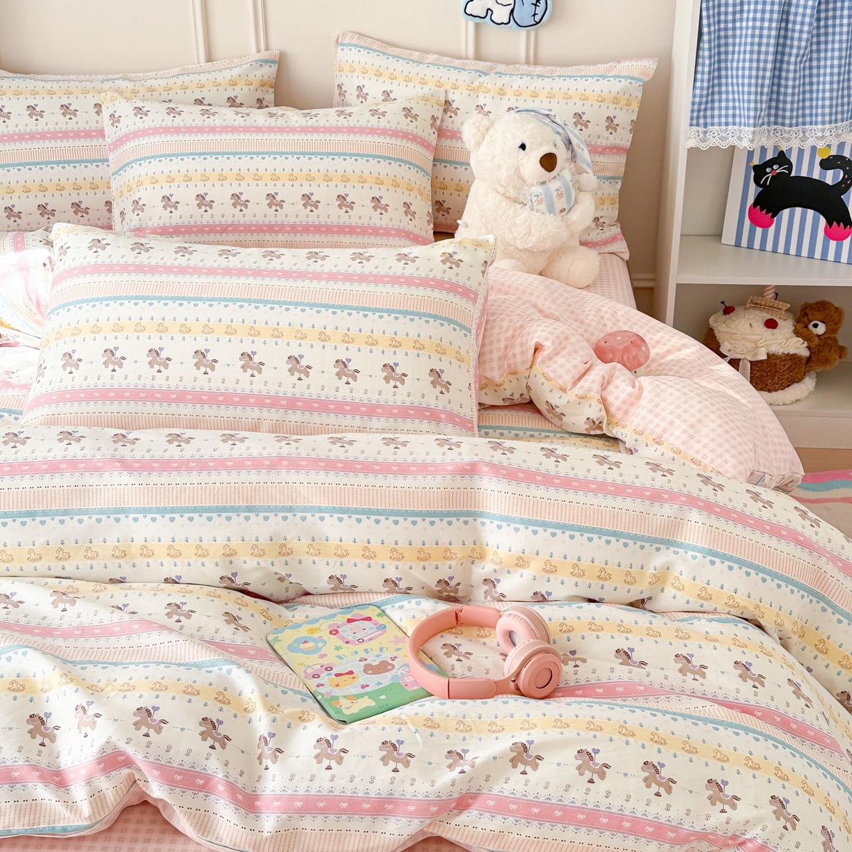 91家纺网 家纺一手货源 找家纺 女子家纺 2026新款全棉纯棉12868卡通印花四件套 彩条马仔