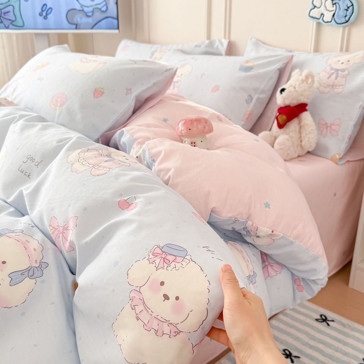 91家纺网 家纺一手货源 找家纺 女子家纺 2026新款全棉纯棉12868卡通印花四件套 蓝粉汪集