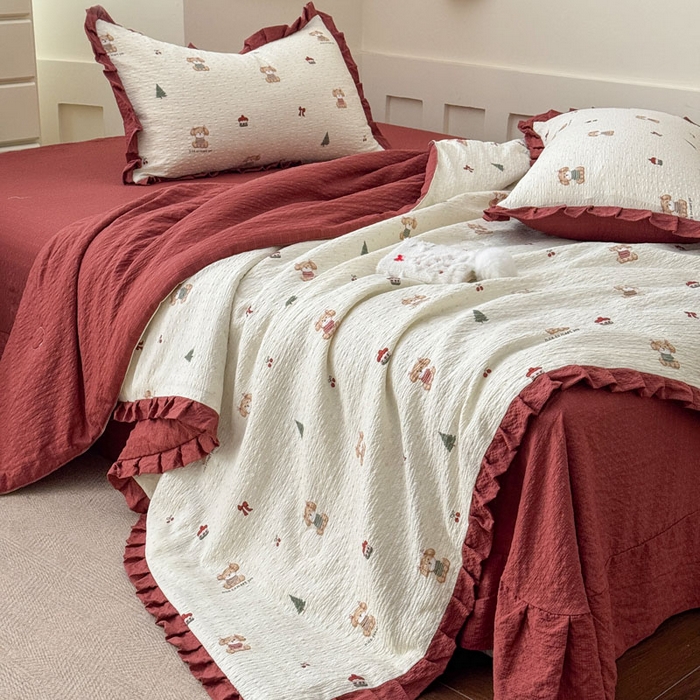 91家纺网 家纺一手货源 找家纺 迪梦姿家纺 2026新款泡芙纱花边款夏被四件套-款式二 圣诞狗棕红