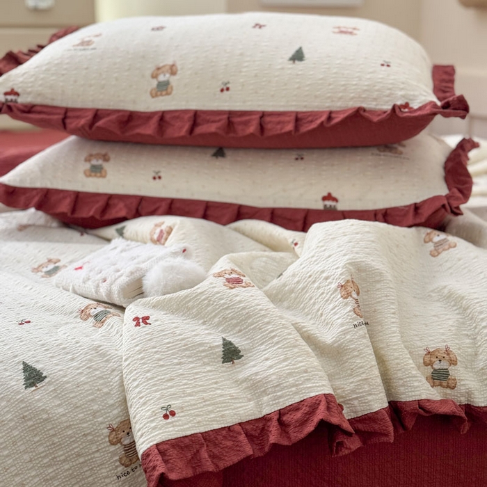 91家纺网 家纺一手货源 找家纺 迪梦姿家纺 2026新款泡芙纱花边款夏被四件套-款式二 圣诞狗棕红