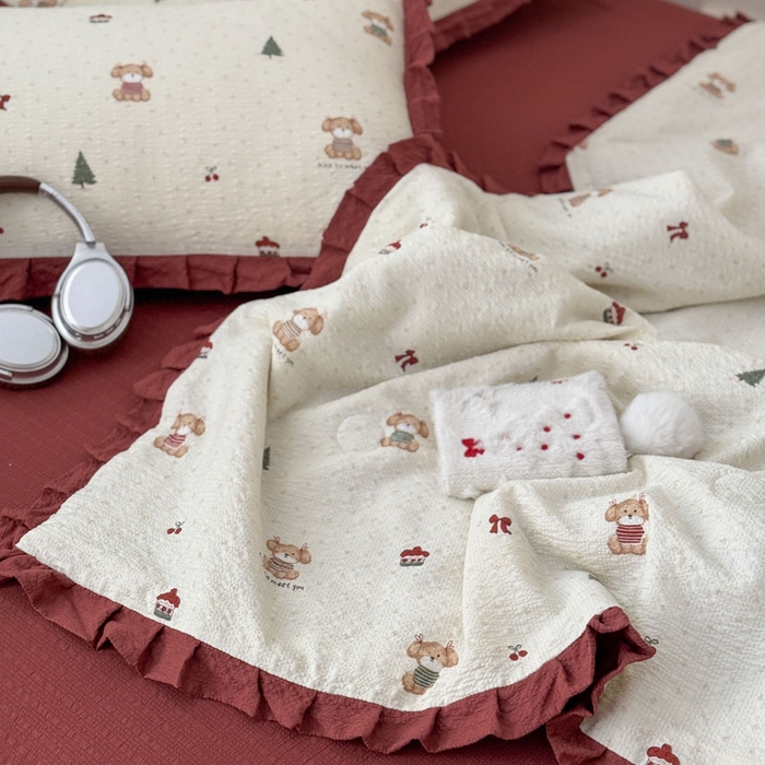 91家纺网 家纺一手货源 找家纺 迪梦姿家纺 2026新款泡芙纱花边款夏被四件套-款式二 圣诞狗棕红