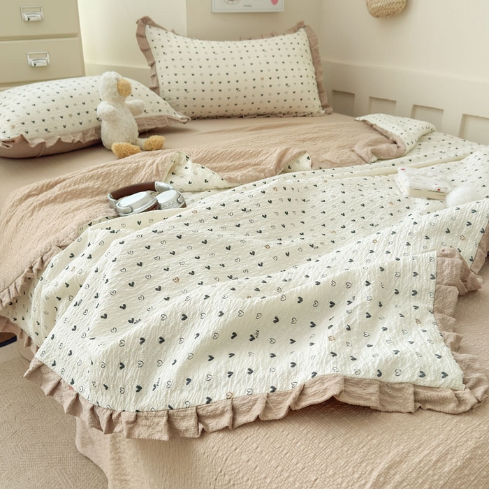 91家纺网 家纺一手货源 找家纺 迪梦姿家纺 2026新款泡芙纱花边款夏被四件套-款式二 心相印奶咖