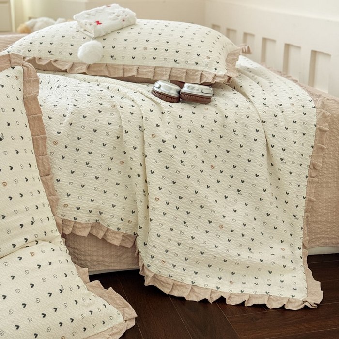 91家纺网 家纺一手货源 找家纺 迪梦姿家纺 2026新款泡芙纱花边款夏被四件套-款式二 心相印奶咖