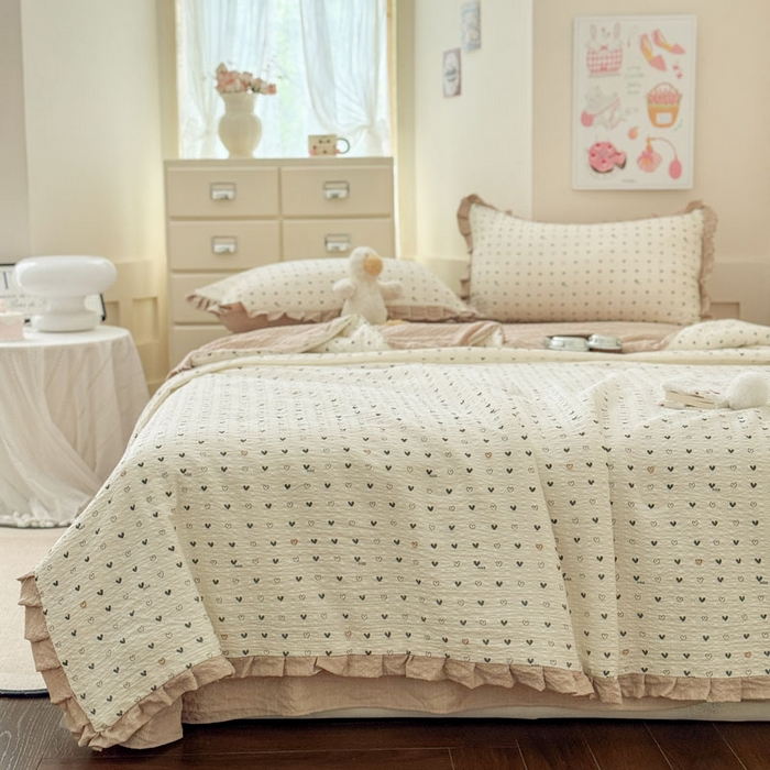 91家纺网 家纺一手货源 找家纺 迪梦姿家纺 2026新款泡芙纱花边款夏被四件套-款式二 心相印奶咖