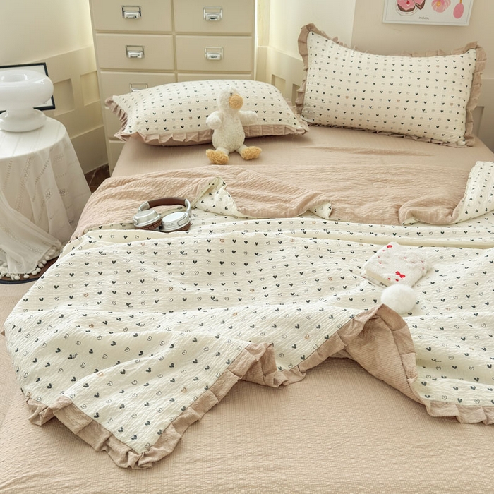 91家纺网 家纺一手货源 找家纺 迪梦姿家纺 2026新款泡芙纱花边款夏被四件套-款式二 心相印奶咖