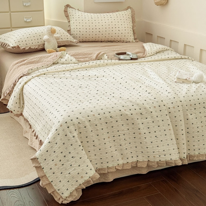 91家纺网 家纺一手货源 找家纺 迪梦姿家纺 2026新款泡芙纱花边款夏被四件套-款式二 心相印奶咖