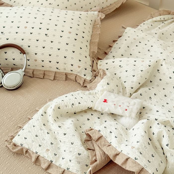 91家纺网 家纺一手货源 找家纺 迪梦姿家纺 2026新款泡芙纱花边款夏被四件套-款式二 心相印奶咖